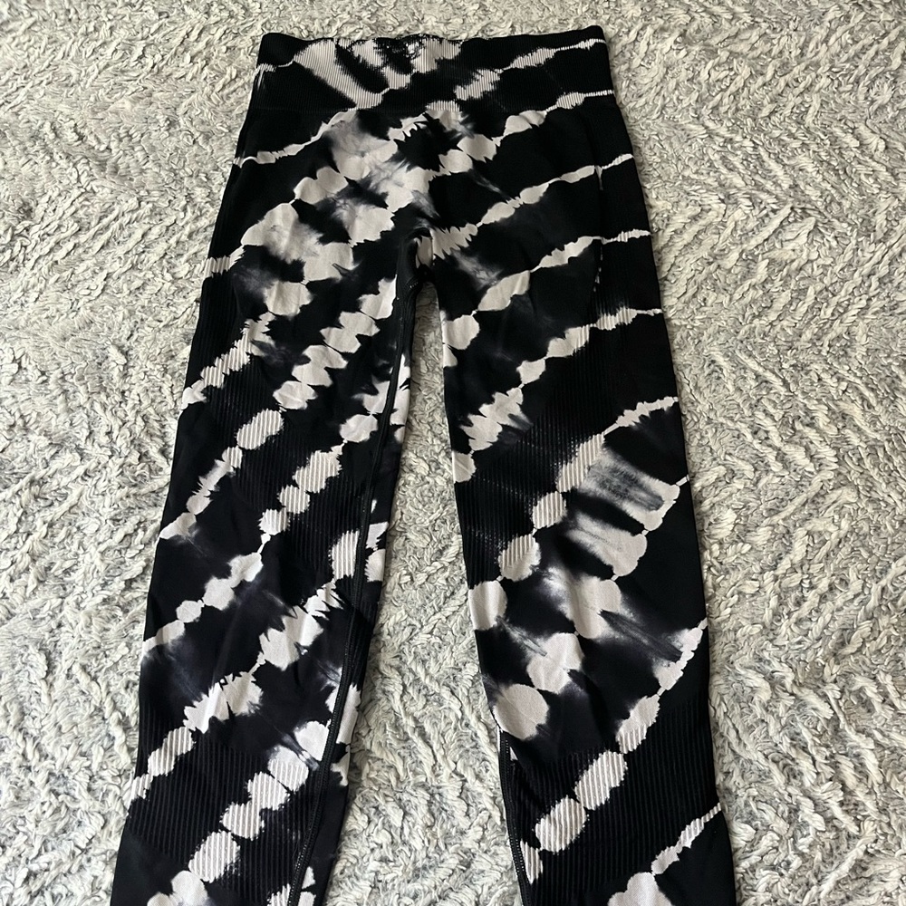 Pink By Victoria’s Secret black and white tie-dye yoga pants